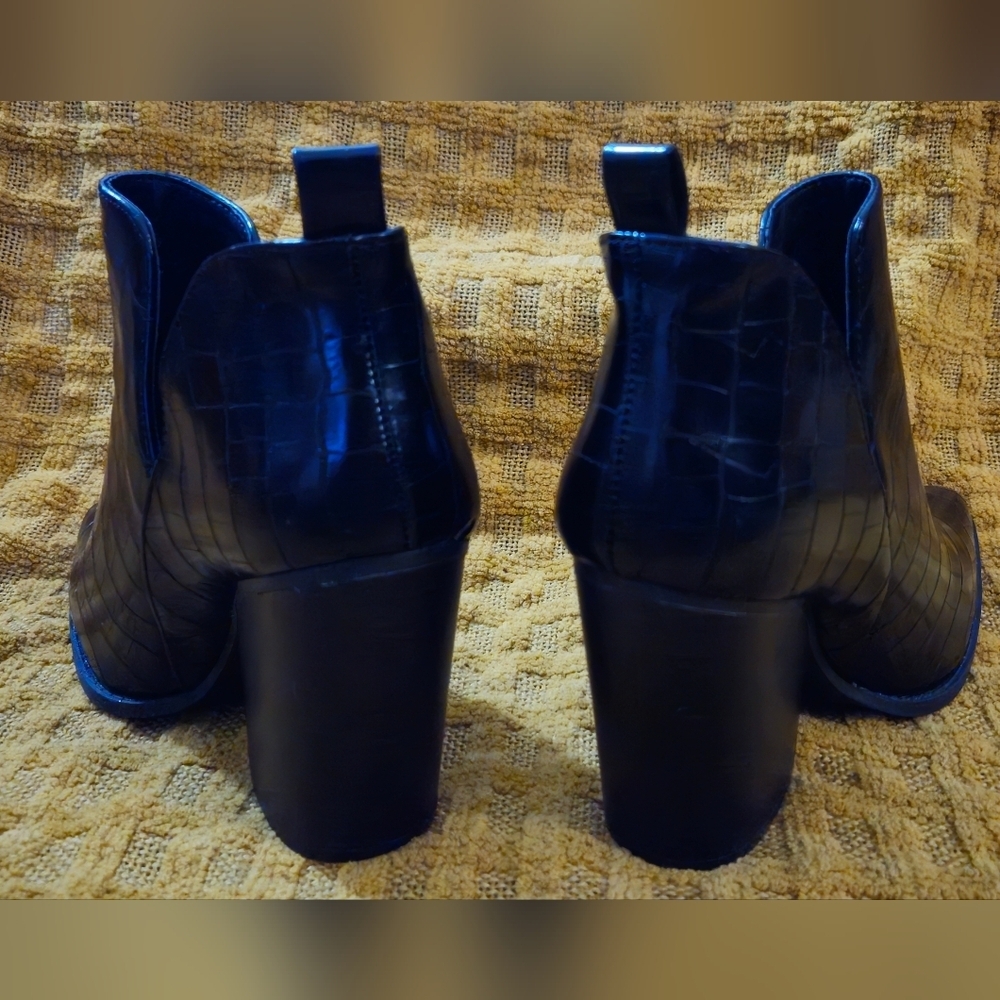 Qupid Deep V Cut Out Black Croc-Embossed Ankle Booties -Size 9 - Picture 5 of 7